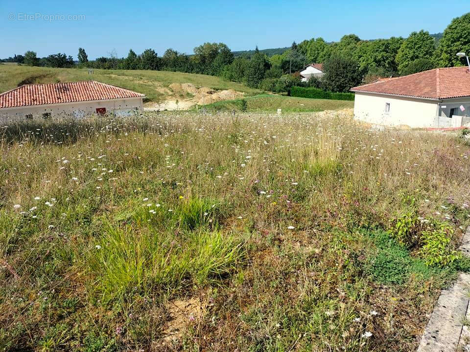 Terrain constructible Mauvezin(32120) 655m² - photo 5