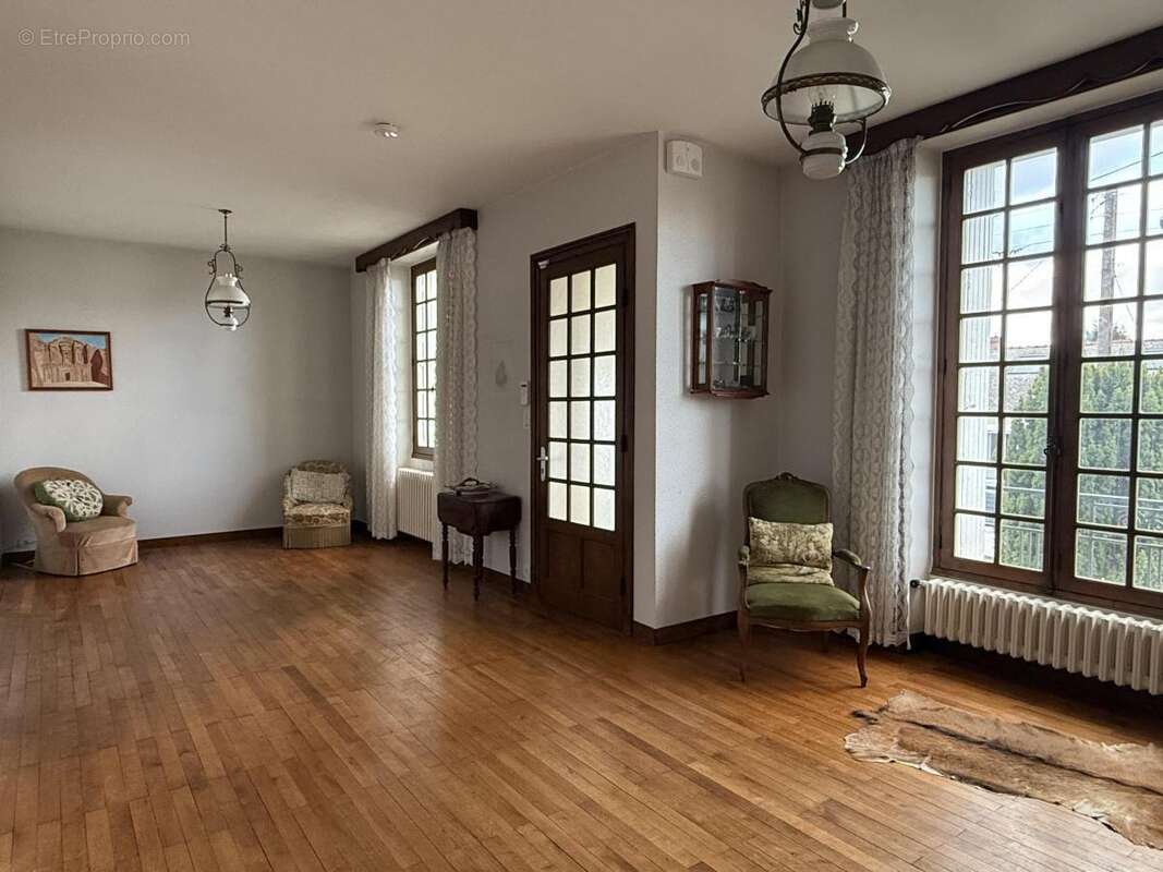 Maison 101 m² à Saint-Sebastien-Sur-Loire  - photo 4