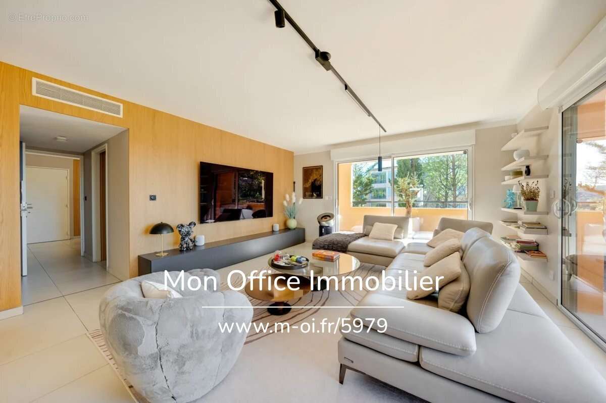 Référence : 5979-JHO. - Appartement 3 pièces de 115 m² avec terrasse de 60 m² à Aix-en-Provence - photo 3