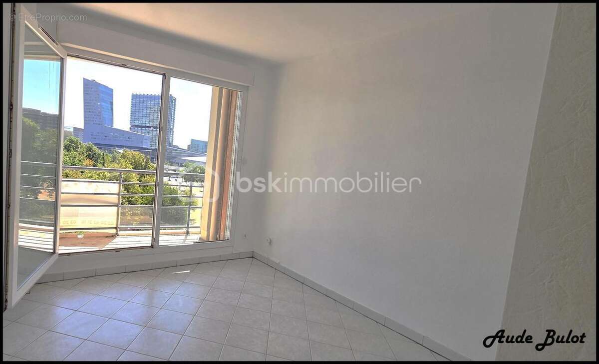 Lille – Quartier Euralille / Parc Matisse – Appartement T3 de 61 m² avec balcon, parking et vue dégagée - photo 5