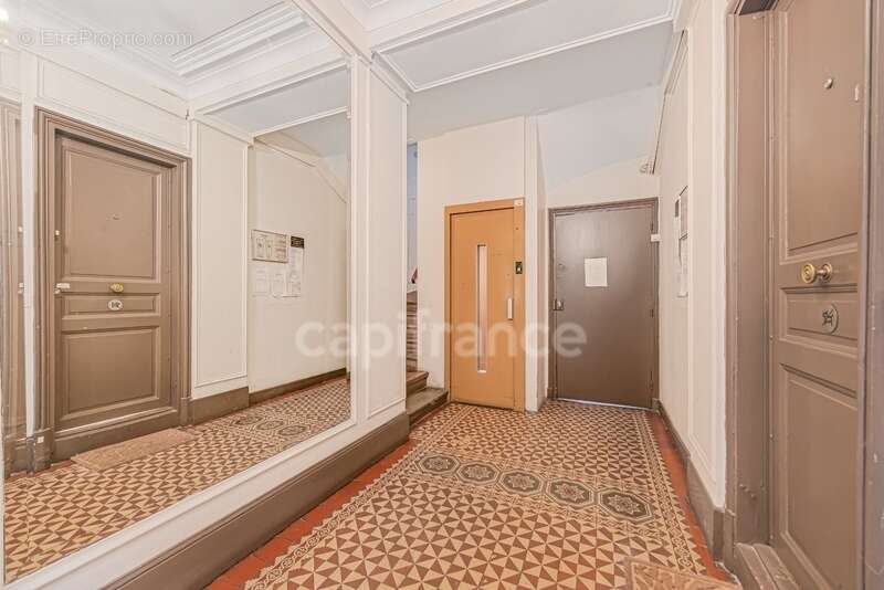 Appartement à PARIS-17E