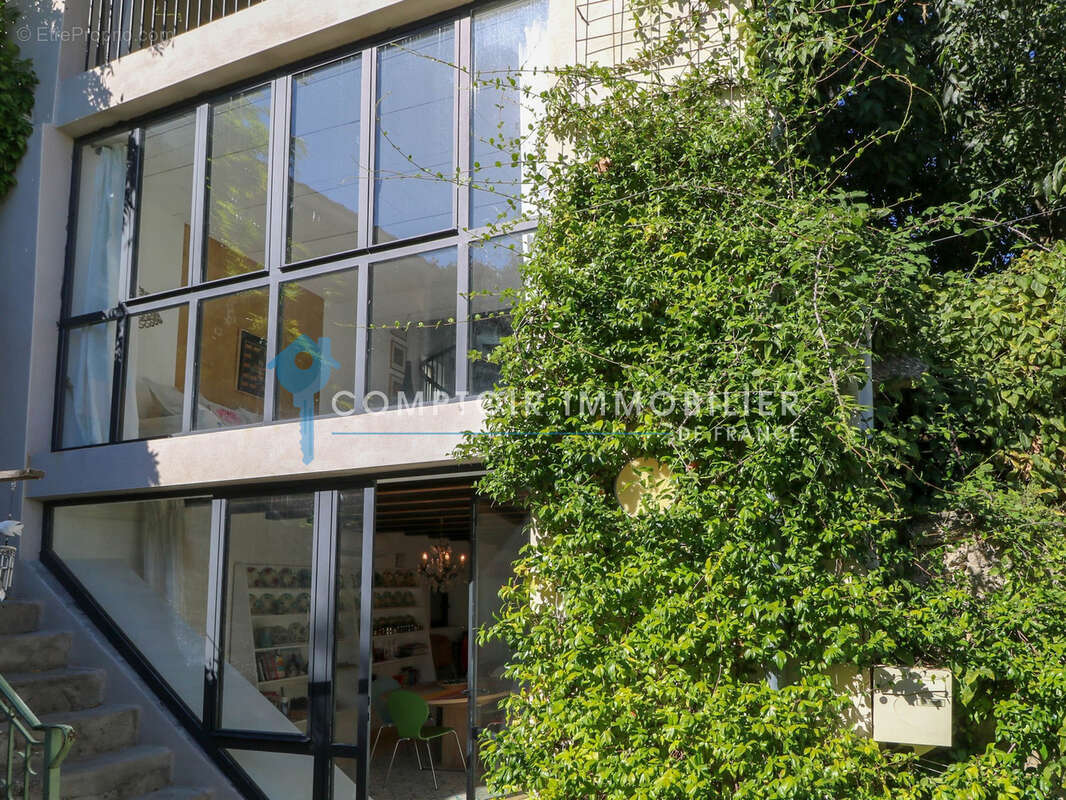 UZES CENTRE PIETON : Maison de ville style loft avec terrasse - photo 16