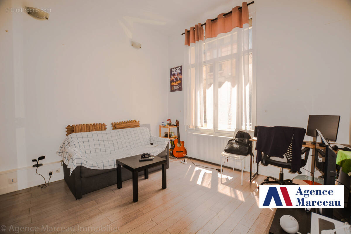 Appartement à COURBEVOIE