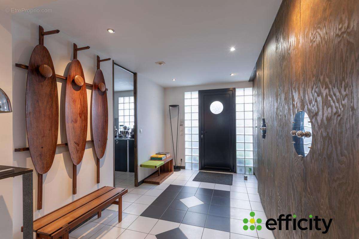 Maison 360 m² à Suresnes  - photo 14