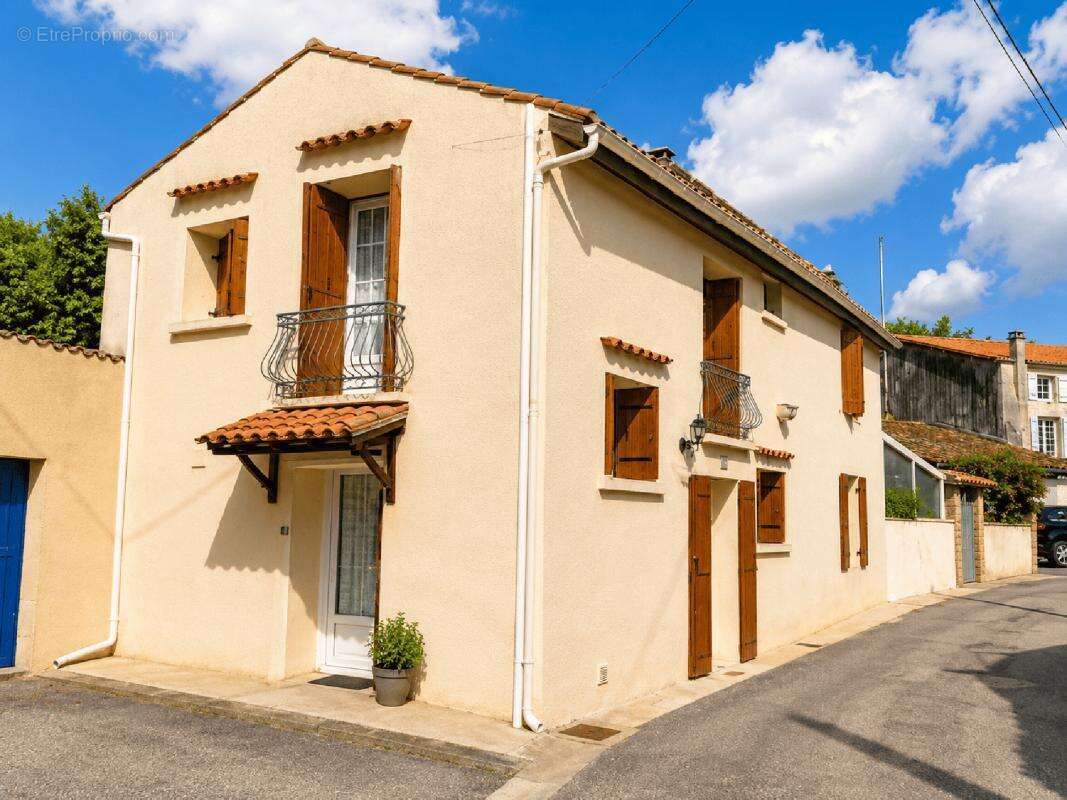 Maison 120 m² à Saintes  - photo 2