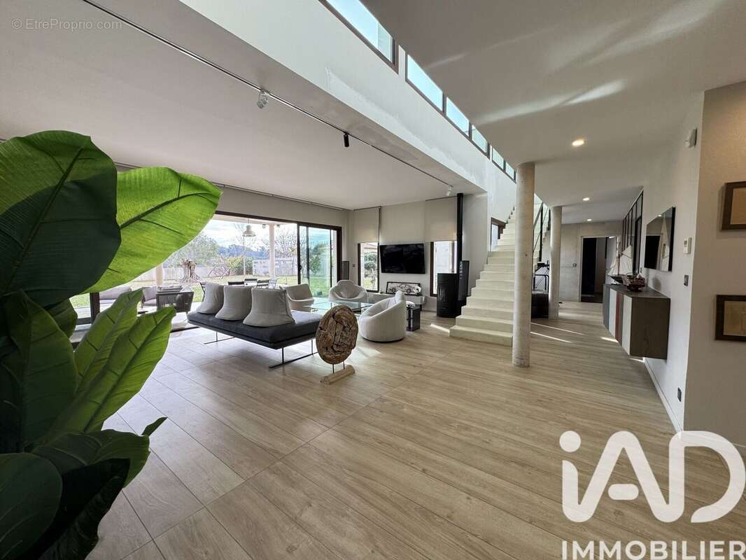 Maison 279 m² à Castelnau-Le-Lez  - photo 9