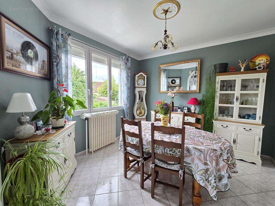 Maison individuelle avec 4 chambres, véranda et magnifique jardin - 175 M2 utiles - photo 4