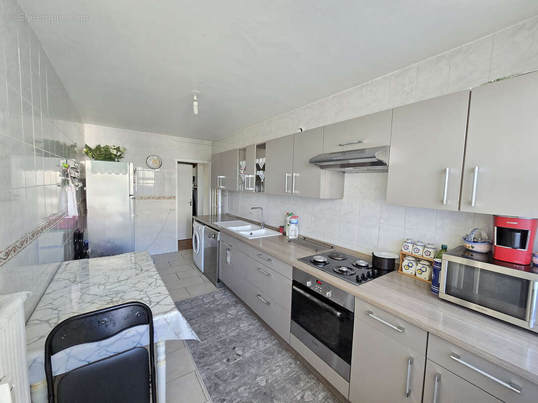 Appartement à PIERRE-BENITE