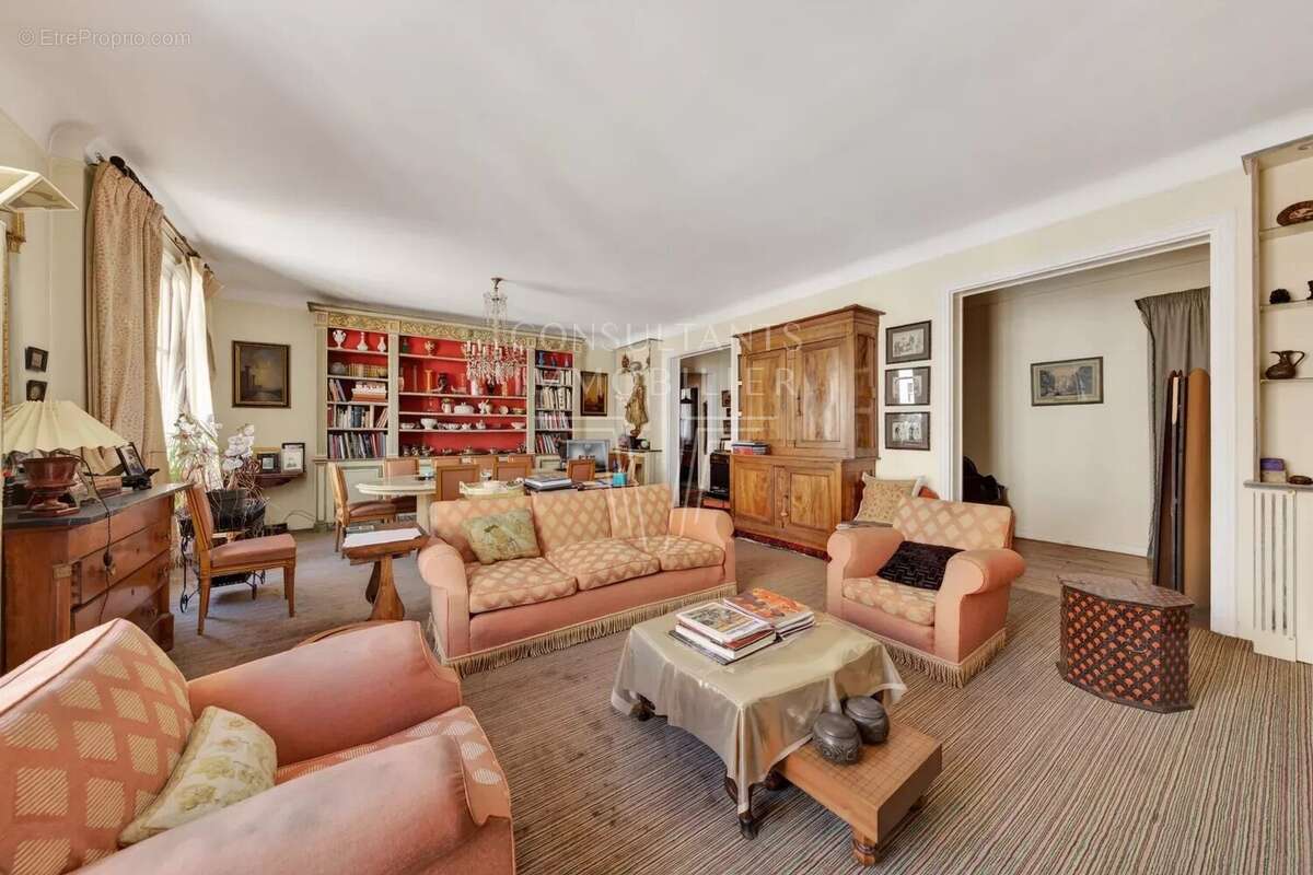 Appartement à NEUILLY-SUR-SEINE