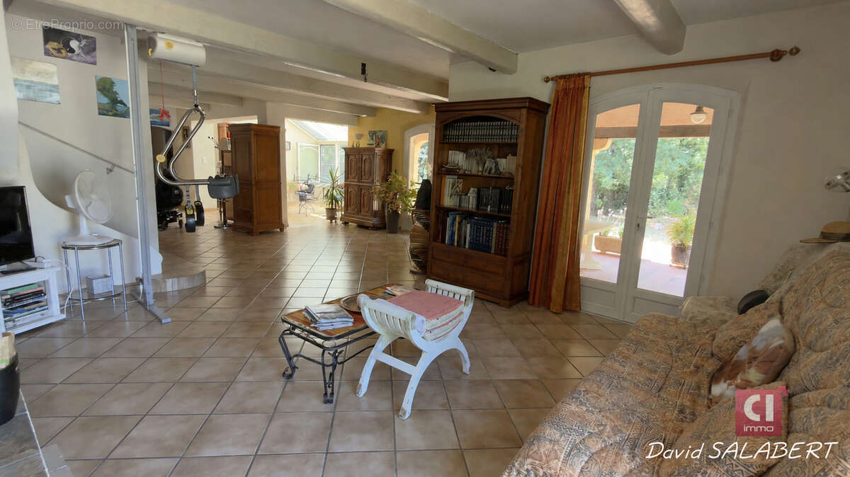 Néoules ? Villa familiale avec piscine sur 2 597 m² de terrain paysager - photo 4