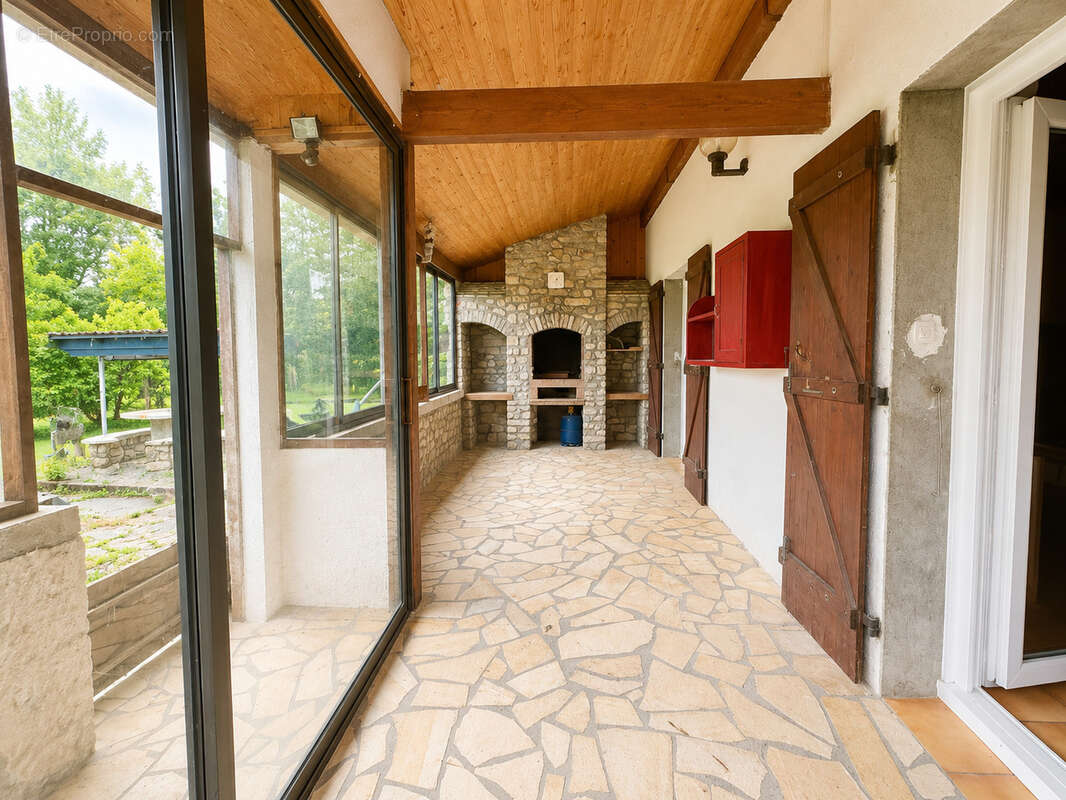 Maison à SAINT-ETIENNE-DE-TULMONT