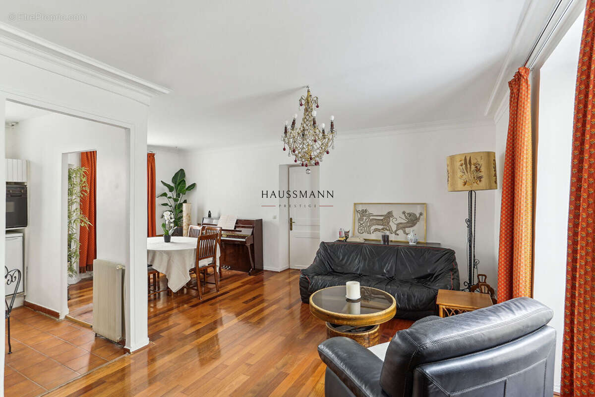 Appartement à PARIS-1E