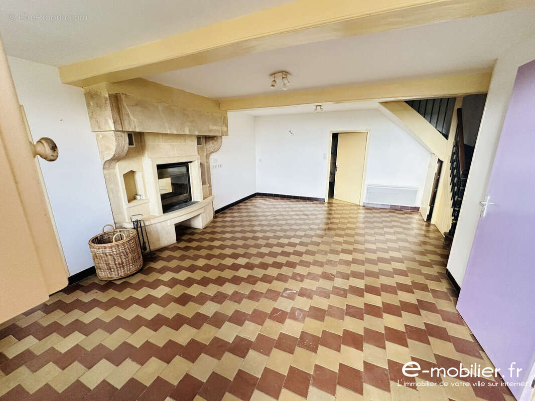 Maison à SAINT-CHRISTOPHE-EN-BRIONNAIS