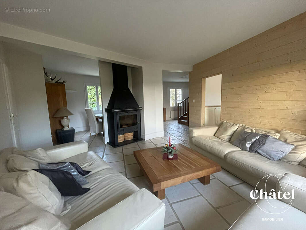 Maison à MONTLOGNON