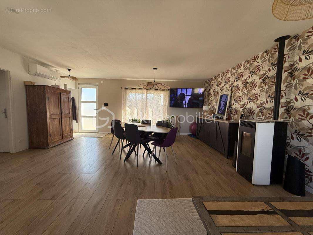 Maison rénové avec prestations de qualité – Parcelle de 1 640 m² - photo 7