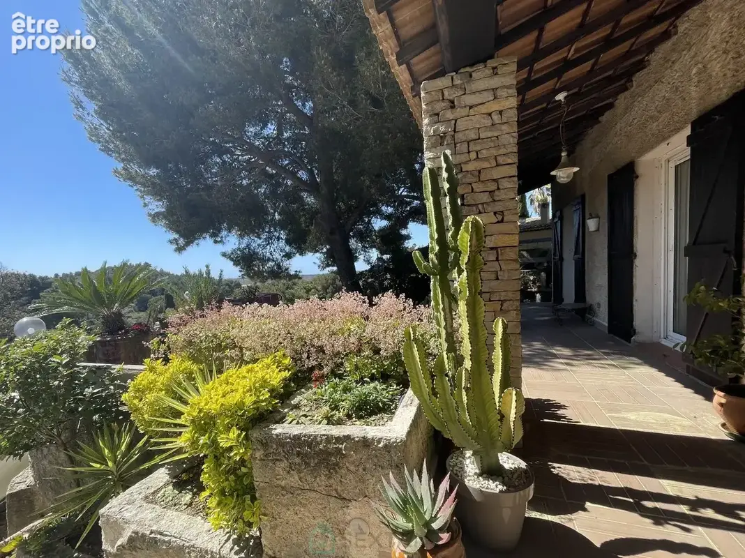 ST MITRE  - Belle propriété: Maison T7 avec piscine - 211m² / parcelle 2850m² - photo 8