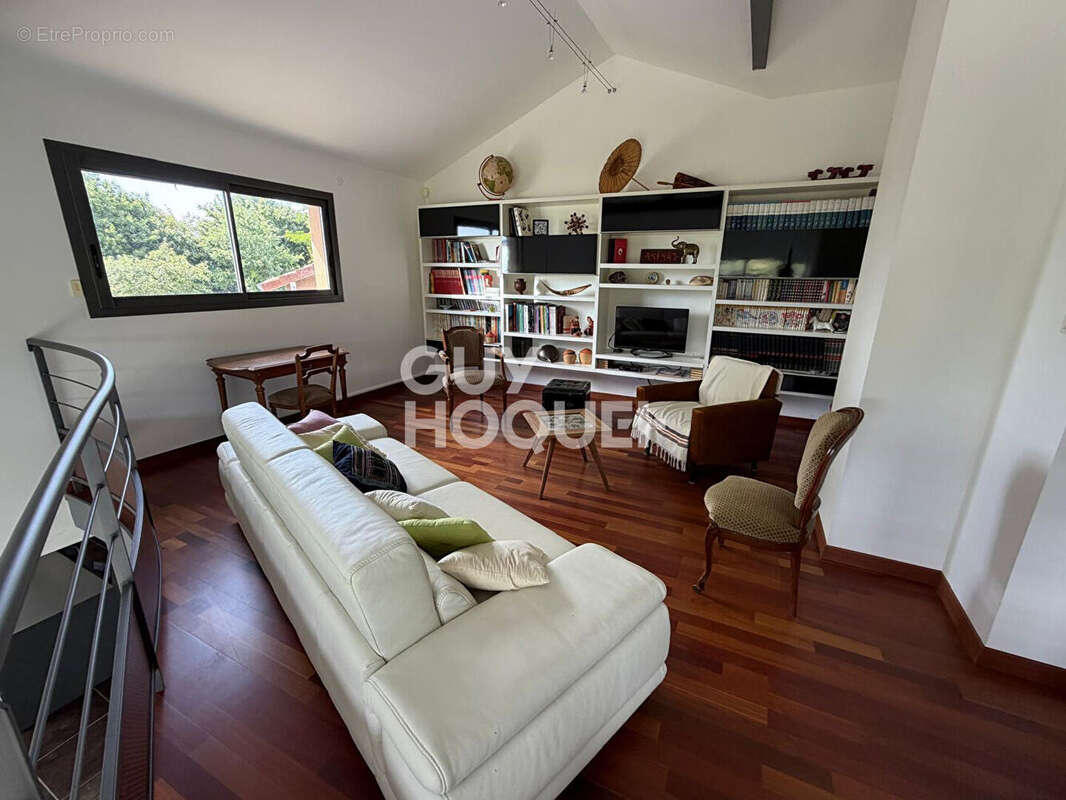 Maison d'Exception à Vendre à Sassangy - (1685) - photo 8