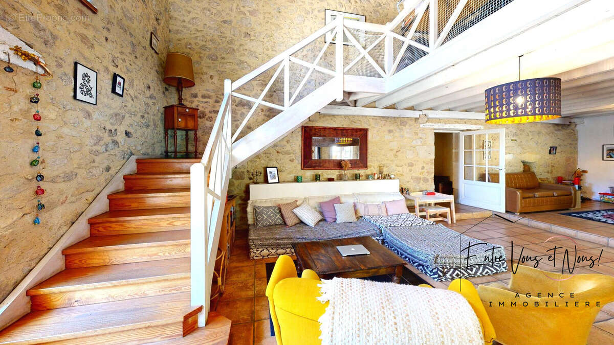 Maison 280 m² à Saint-Pierre-D'aurillac  - photo 2