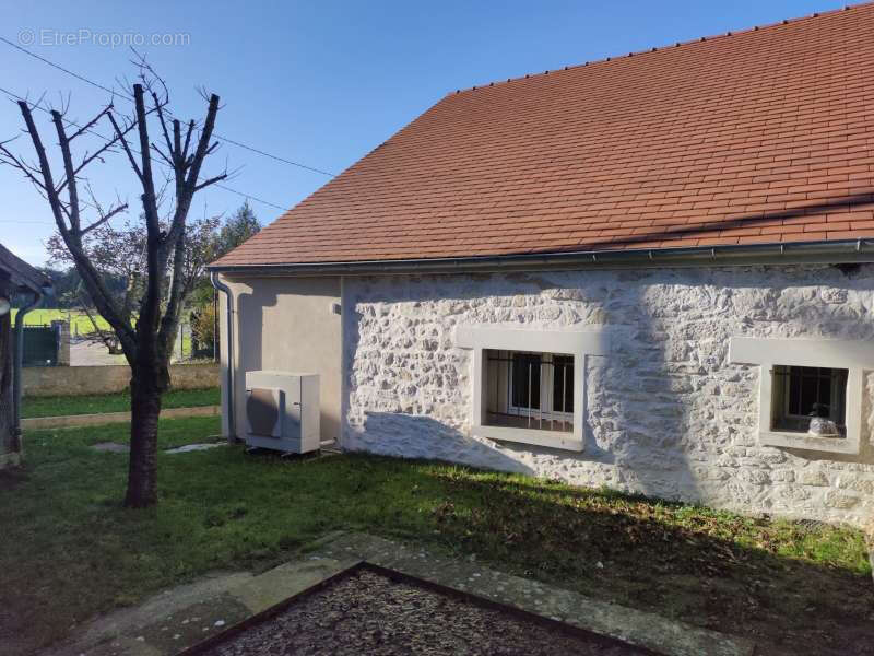 Maison à THOIRY