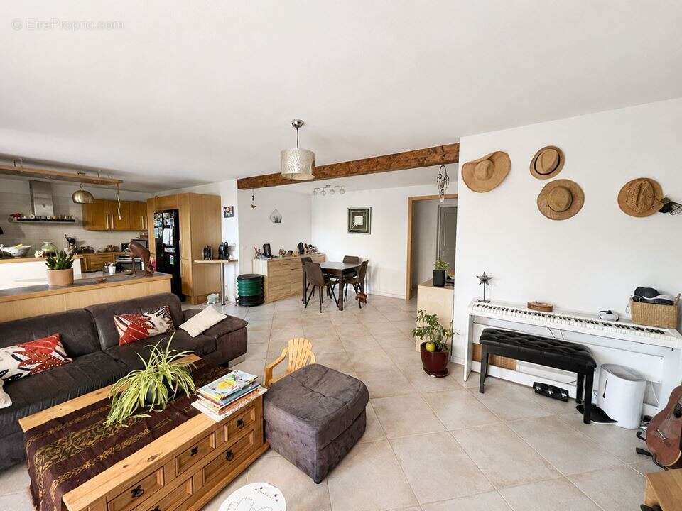 Appartement à VILLY-LE-PELLOUX