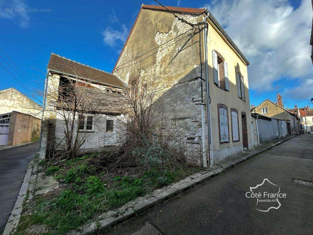 Appartement à BRIENON-SUR-ARMANCON