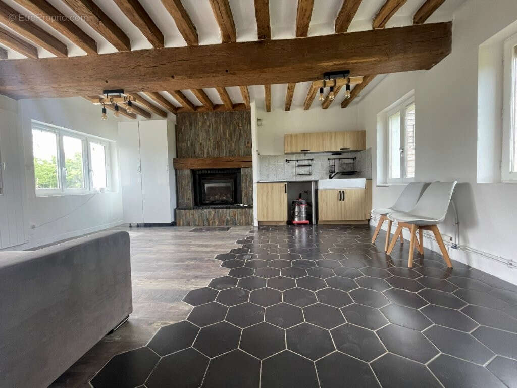 Maison à BEAUMONT-LES-AUTELS