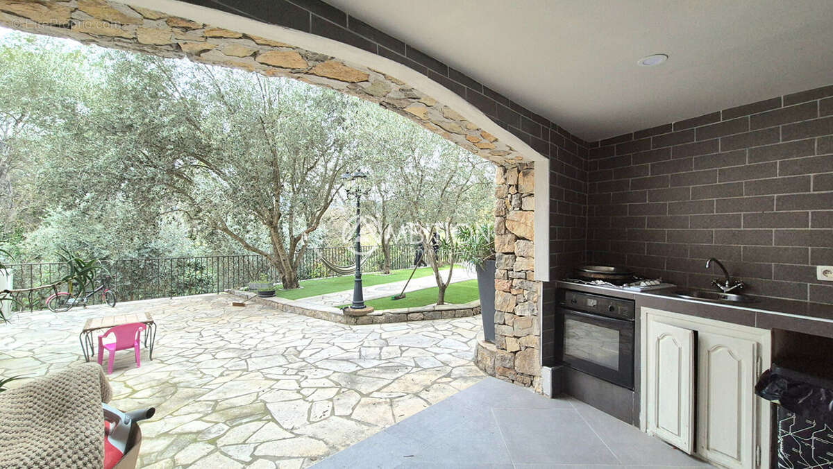 Maison à TOURRETTES