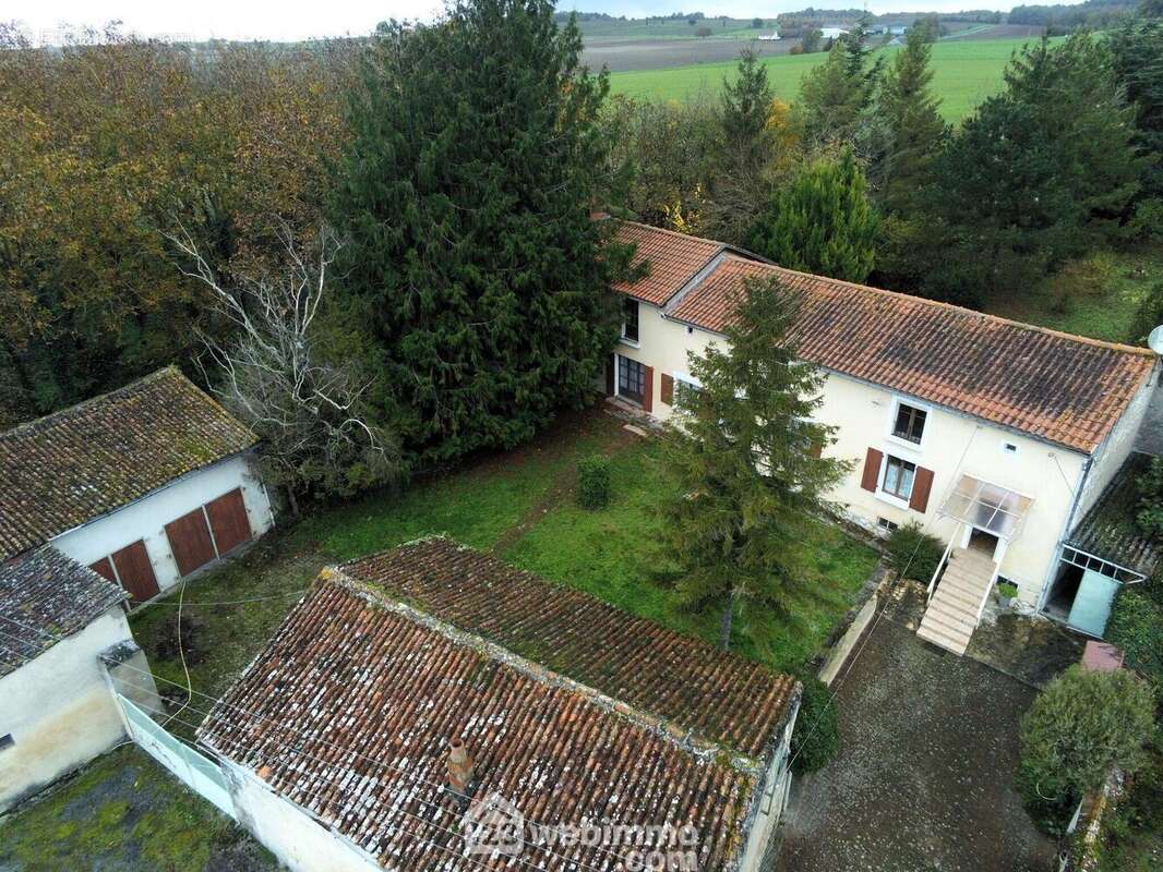 Maison 160 m² à Razines  - photo 11
