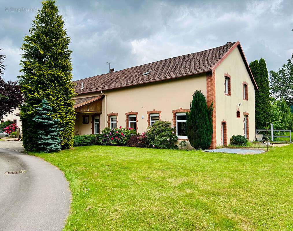 Appartement à GRANGES-SUR-VOLOGNE