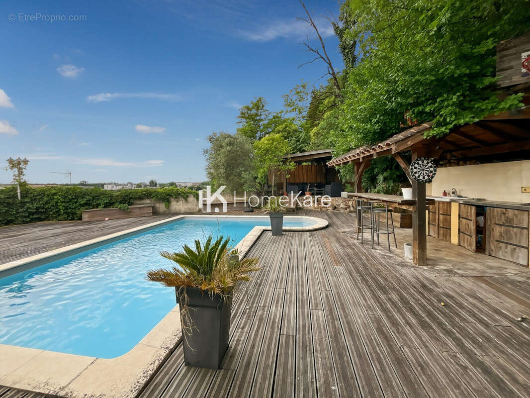 Appartement 118 m² à Cenon  - photo 2