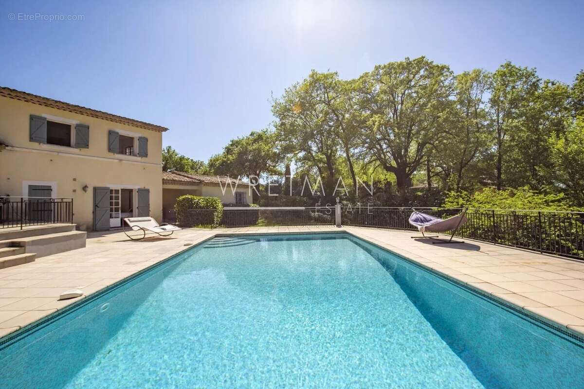 Maison à CHATEAUNEUF-GRASSE
