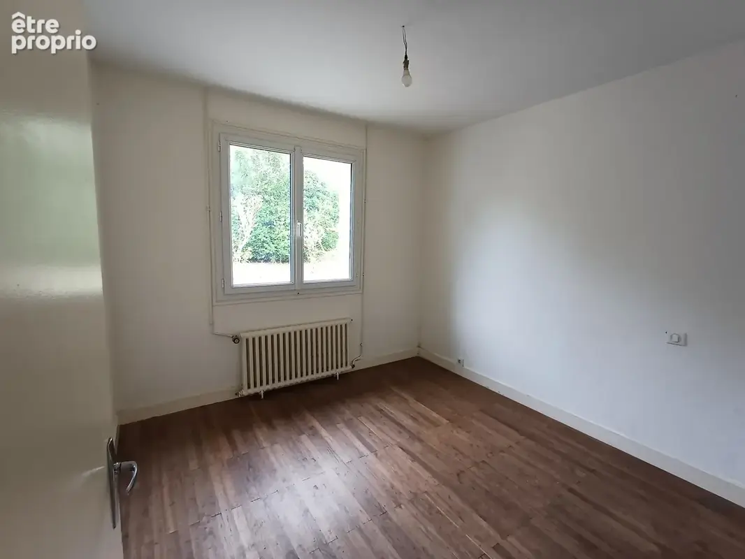 Maison avec grand terrain, verger et dépendances - photo 7