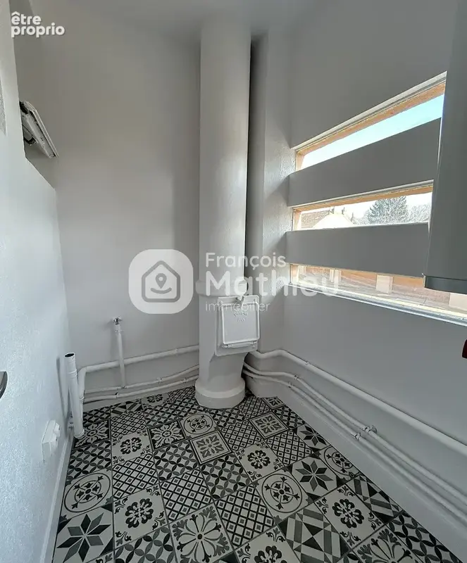 Châtenoy-le-Royal - Appartement T3 rénové avec balcon et cave - photo 9