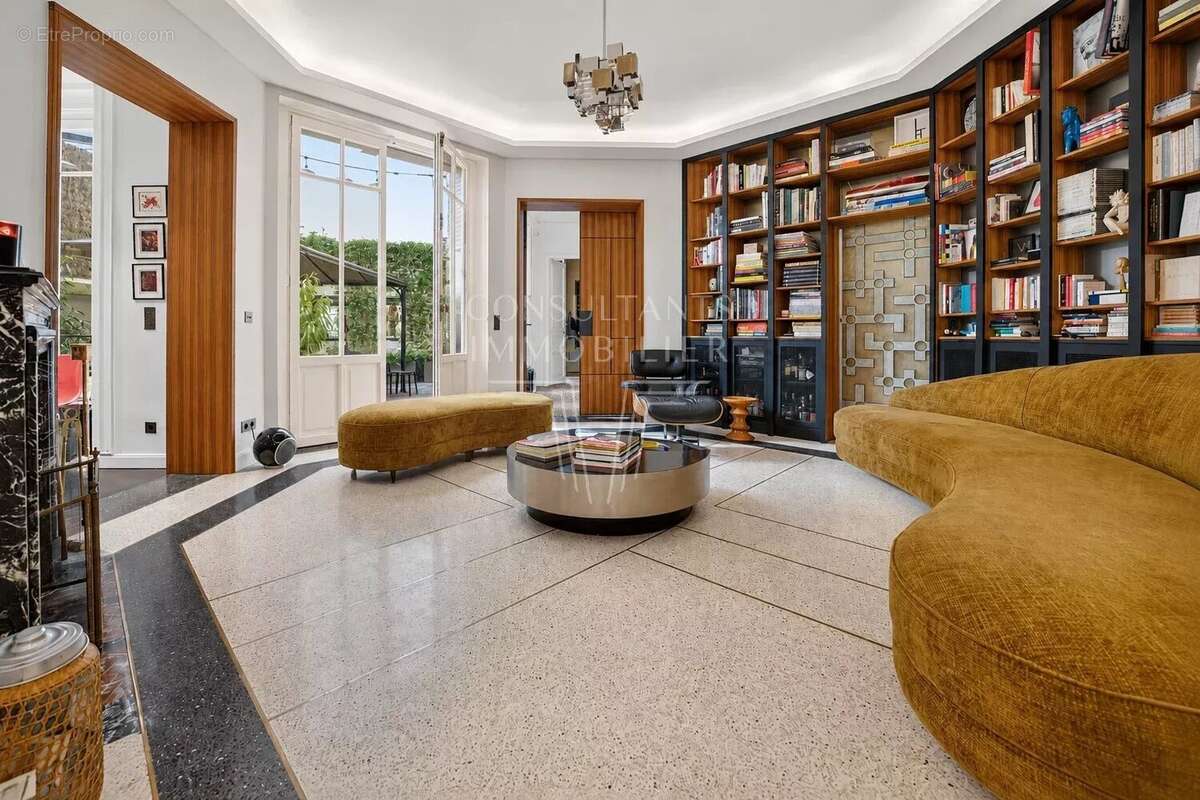 Appartement à PARIS-8E