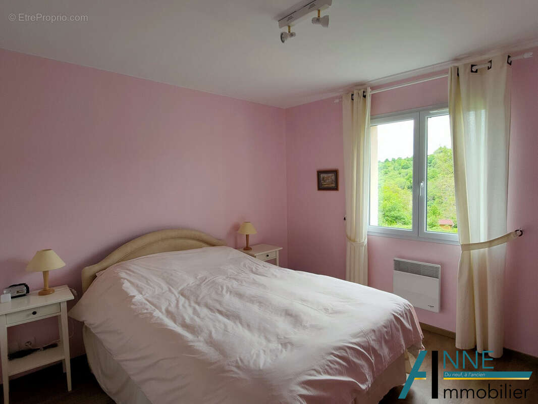 Maison à SAINT-SERNIN-DU-PLAIN