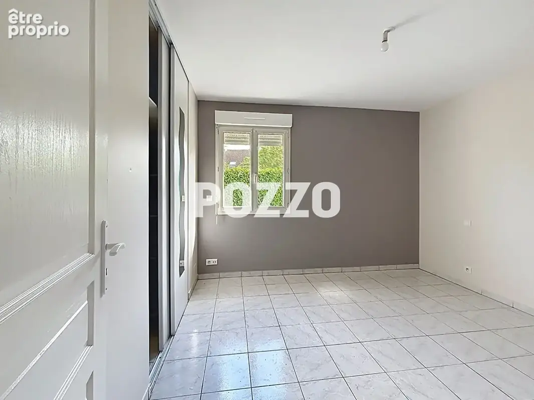 Marigny Le Lozon , maison plain pied de type F5 à 600 mètres du centre ville; bon état, jardin garage et parking privé - photo 4