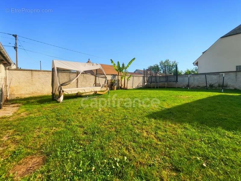 CHAMPDÔTRE, maison familiale d'une surface de 255 m² au sol avec 7 chambres et piscine - photo 15