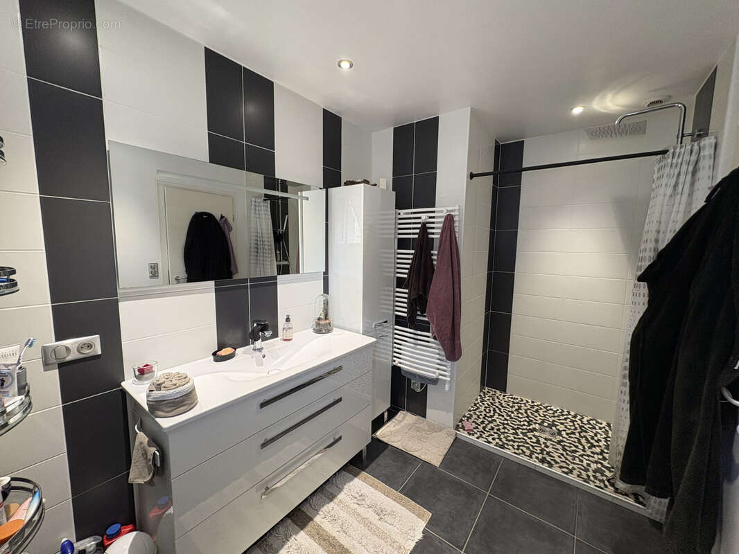 Maison à MONTAIGU-DE-QUERCY