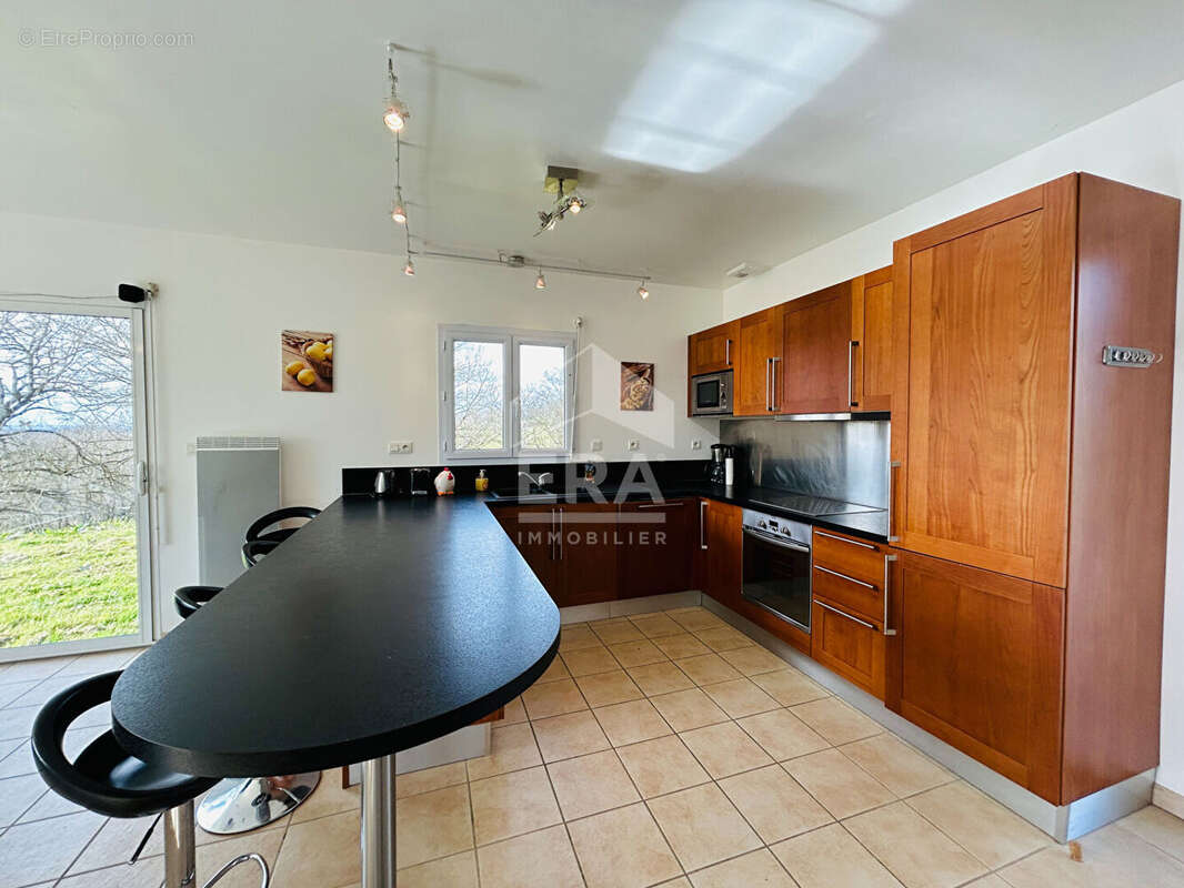 Maison à VILLECOMTAL-SUR-ARROS