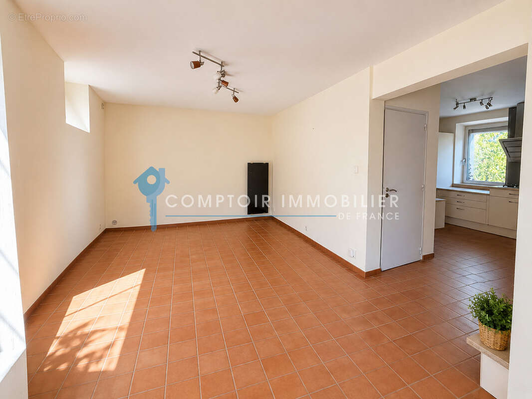 Meyras   Maison individuelle avec 3 800 m2 de terrain attenant, bois et vue dégagée - photo 3
