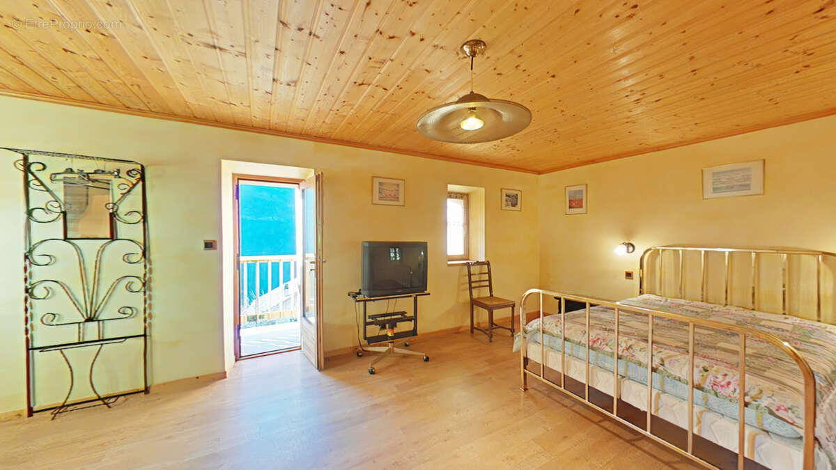 Maison à SAINT-MARCEL