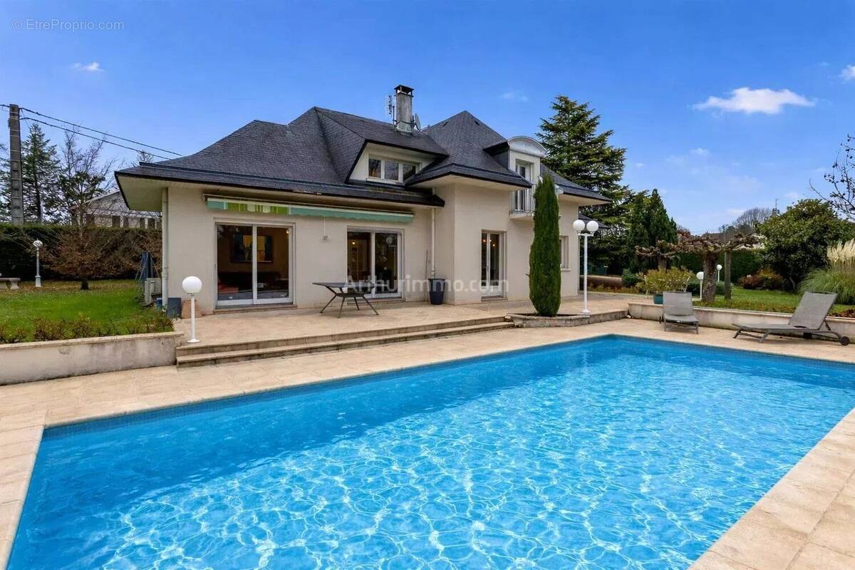 Maison à SAINT-CLAIR-DE-LA-TOUR