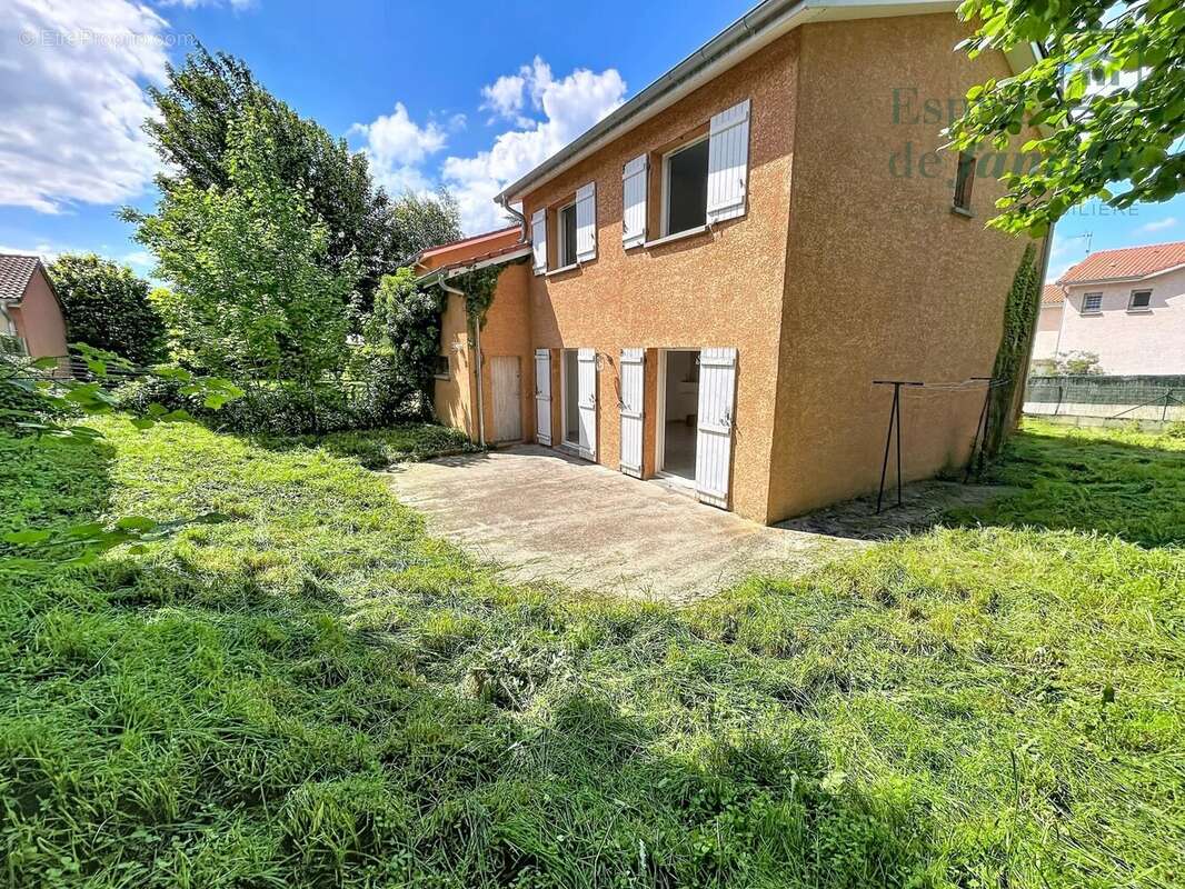 MEYZIEU, Au calme, agréable maison familiale de 105 m², - photo 2