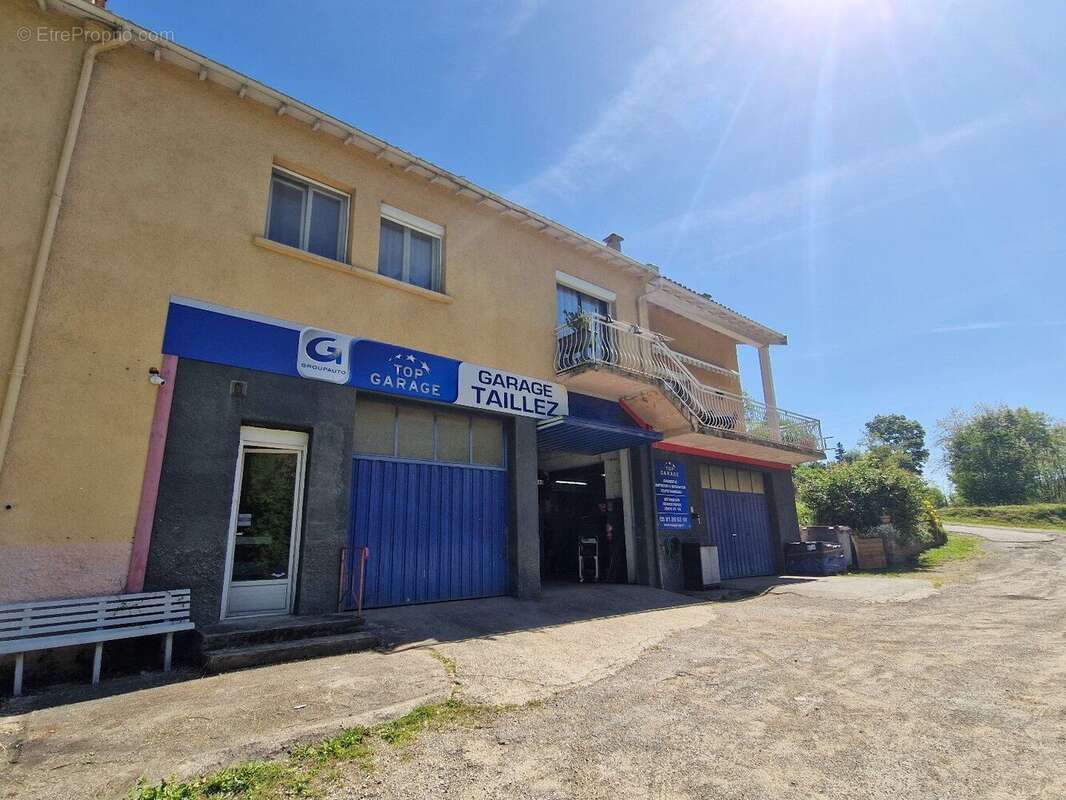 Garage professionel, station essaence et maison d'habitation - photo 5