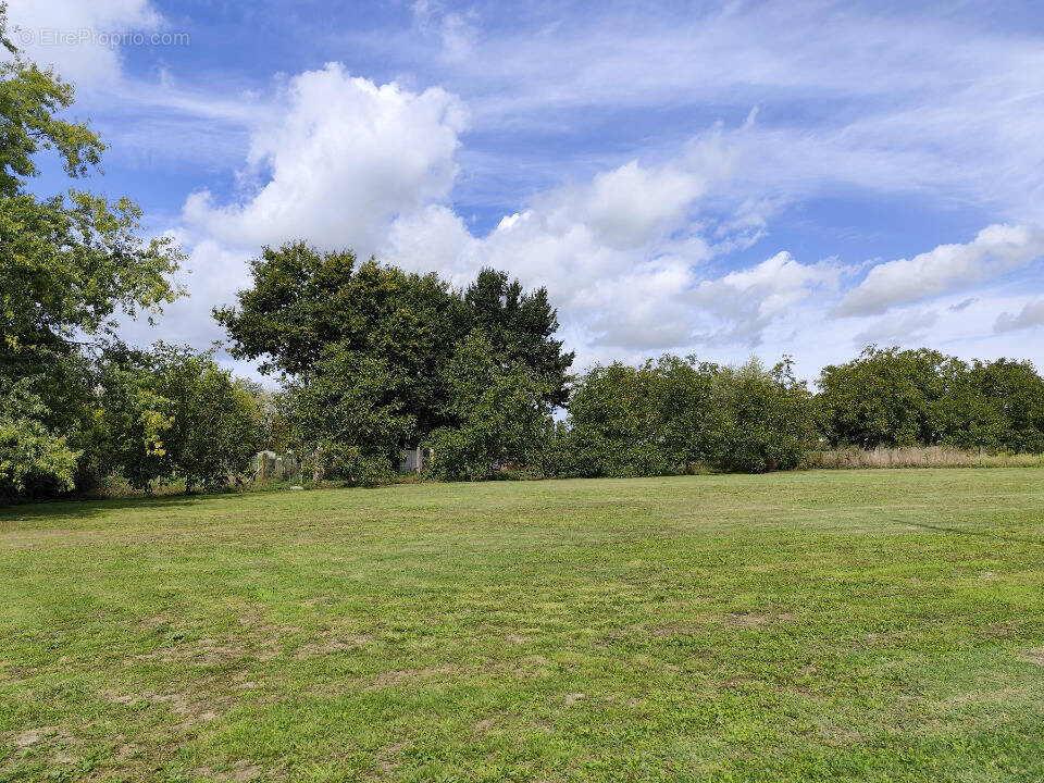 Terrain à GRAYAN-ET-L'HOPITAL