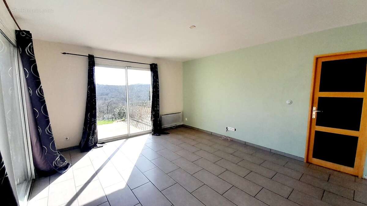 Maison à VILLENEUVE-SUR-YONNE