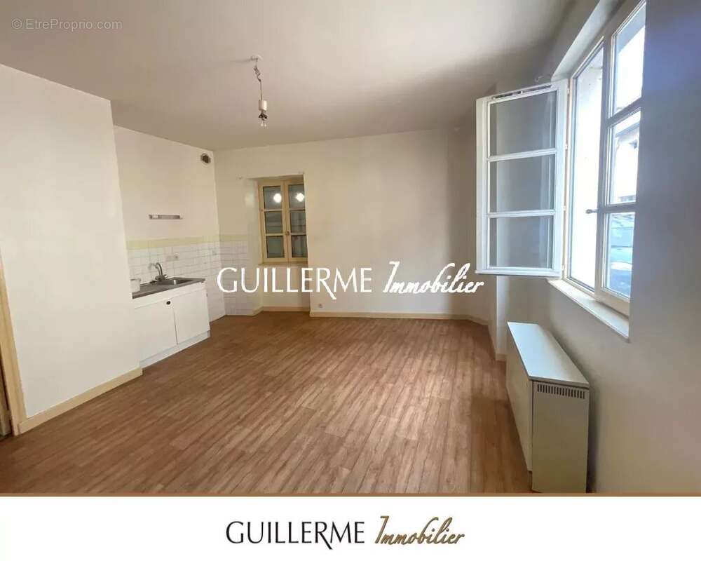 Appartement à SALORNAY-SUR-GUYE