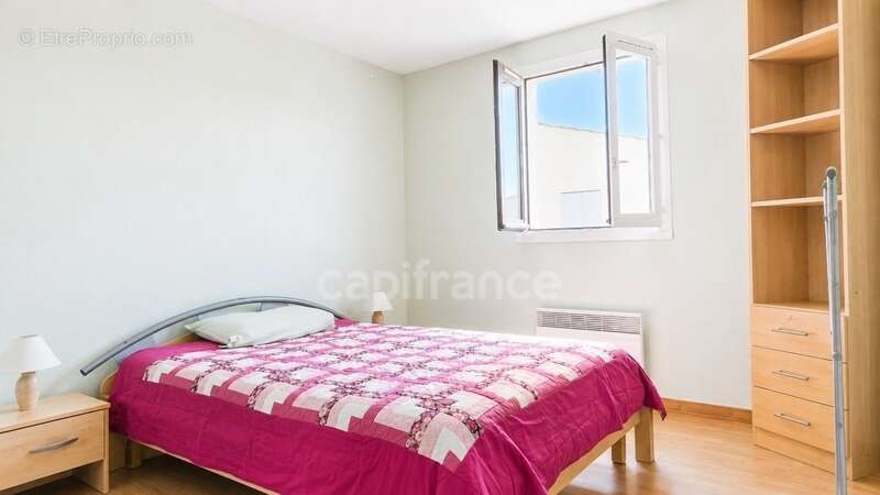 Appartement à vendre 4 pièces LA LONDE LES MAURES  CENTRE VILLE (83) - photo 8