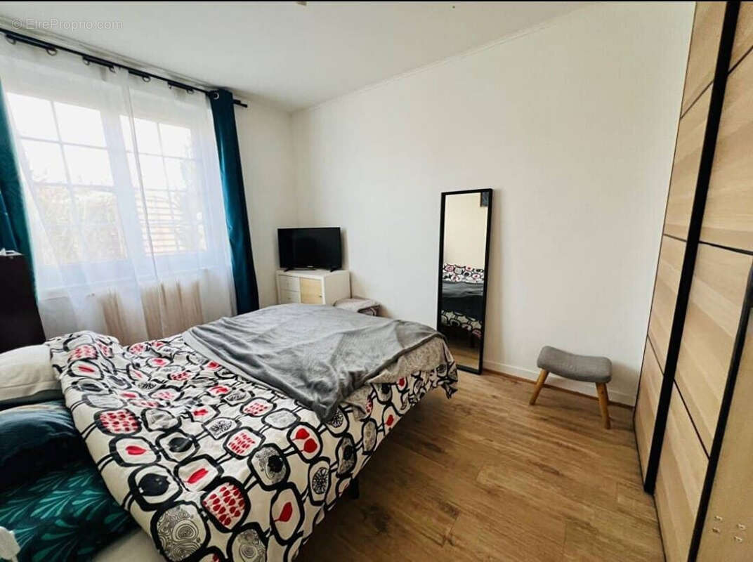 Maison 104 m² à Villeneuve-Le-Comte  - photo 9