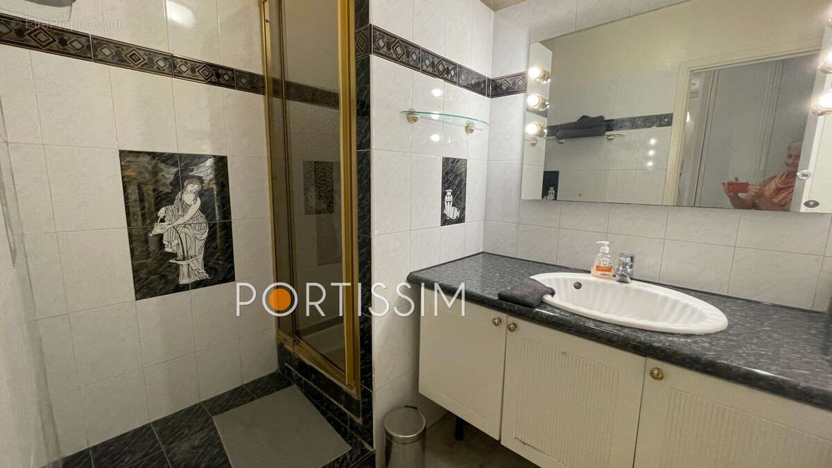 Appartement à SAINT-LAURENT-DU-VAR